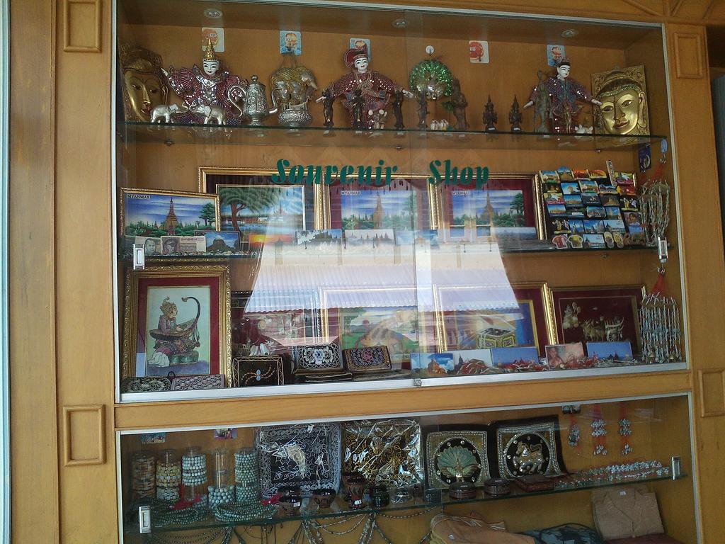 Golden Dream Hotel Mandalay Bagian luar foto